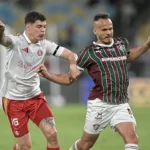 Fluminense vira sobre o Inter nos acréscimos com Lucho Acosta