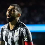Gabigol brilha, Santos vira sobre o São Paulo e sobe na tabela