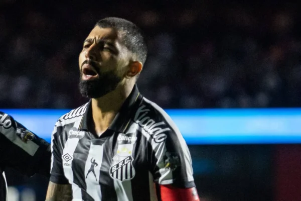 Gabigol brilha, Santos vira sobre o São Paulo e sobe na tabela