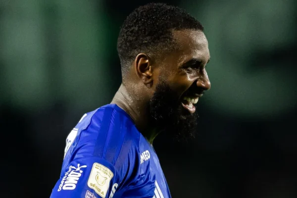 Artur Jorge abre o jogo sobre cobrança a Gerson no Cruzeiro