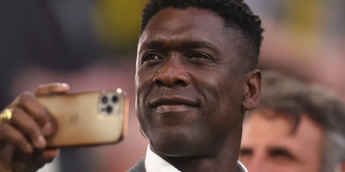 Corinthians dá chapéu no Fluminense e contrata Seedorf até 2027