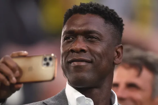 Corinthians dá chapéu no Fluminense e contrata Seedorf até 2027