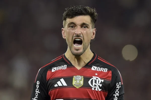 Flamengo x Estudiantes: Arrascaeta no banco e Mengão pronto para a semifinal