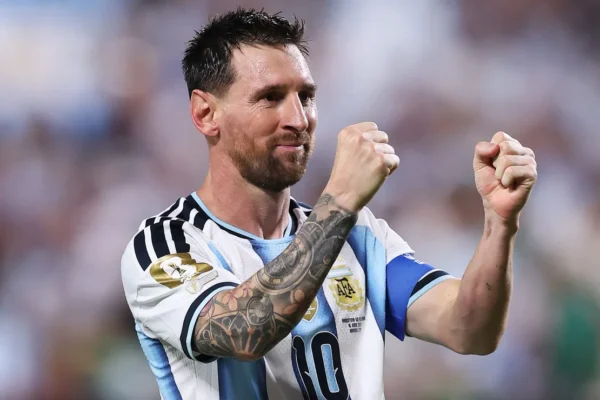 Messi se despede da Argentina com Monumental lotado; saiba onde assistir