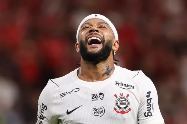 Memphis Depay vive pior temporada da carreira em 2026 no Corinthians