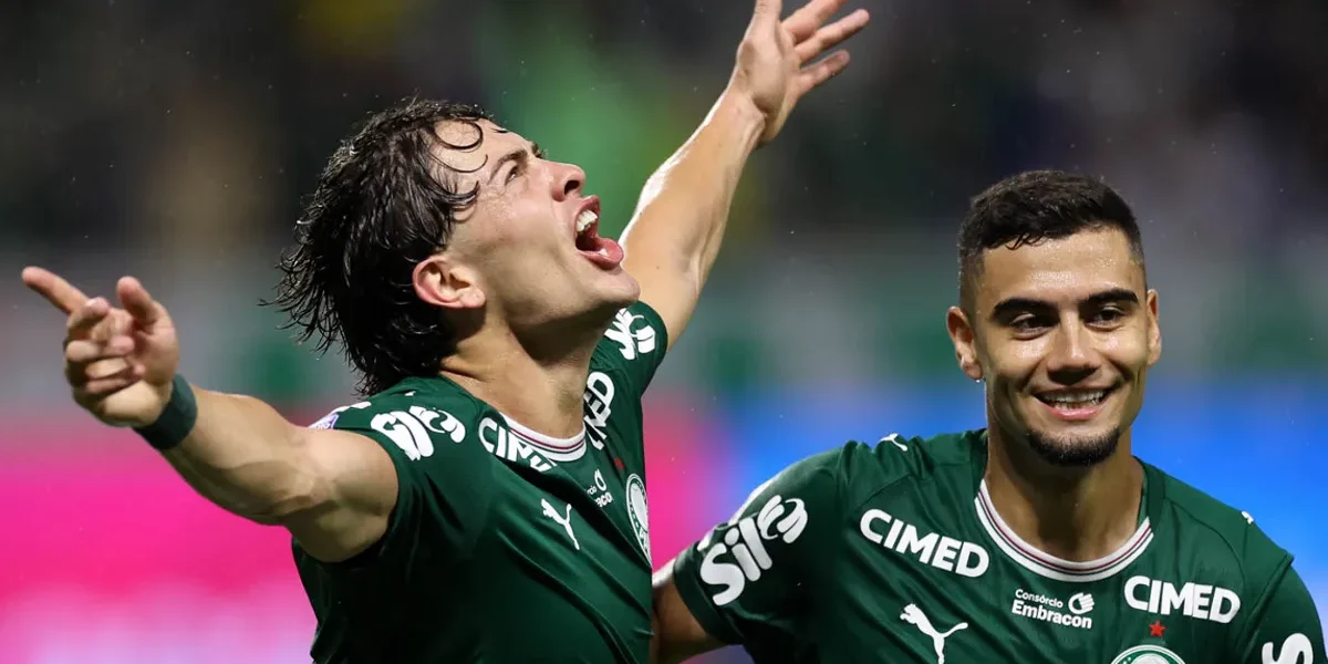 Giay brilha, Palmeiras atropela Corinthians e expõe crise no Derby