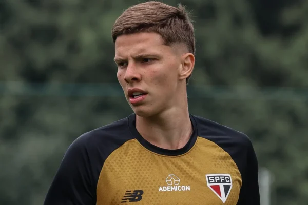 Gustavo Santana no radar do exterior: São Paulo segura renovação