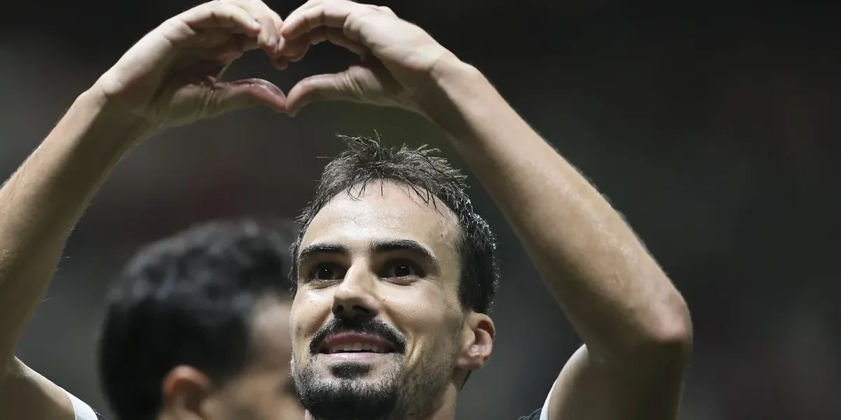 Galo vence Coritiba e emenda oito jogos sem perder antes da Sul-Americana