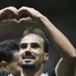 Galo vence Coritiba e emenda oito jogos sem perder antes da Sul-Americana