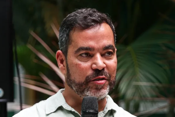 Base pouco usada? JP Sampaio explica o real impacto financeiro no Santos