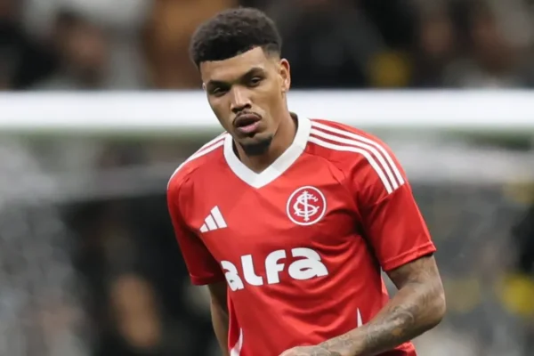 Juninho aponta mudanças táticas após vitória do Inter sobre o Corinthians
