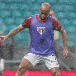 São Paulo vacila de novo, leva dois gols cedo do Bahia e jejum fora de casa cresce