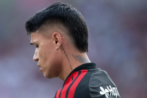 Luiz Araújo perde espaço no Flamengo e vira última opção de Jardim
