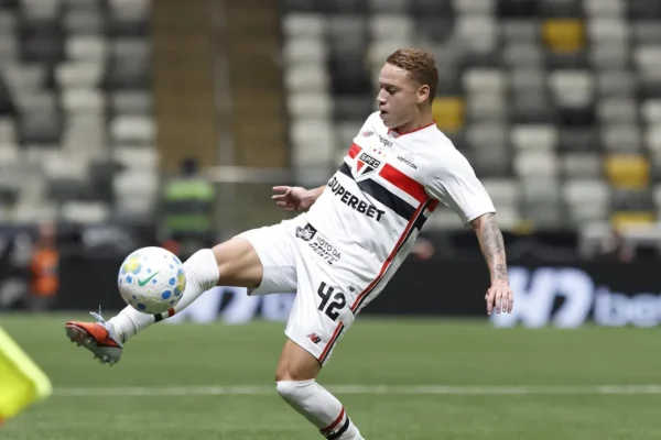 São Paulo estuda retorno de Maik e vê potencial no lateral