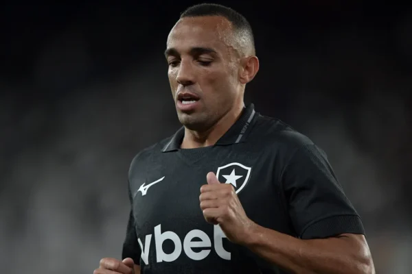 Marçal é sincero após derrota do Botafogo e exalta goleiro do Inter