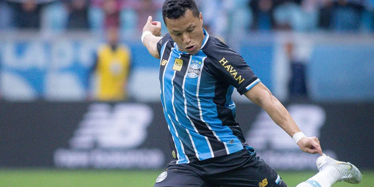Marlon expõe cobrança de Renato e Grêmio cresce na bola parada