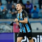 Grêmio vence Athletico-PR com gol de Marlon e respira fora do Z-4