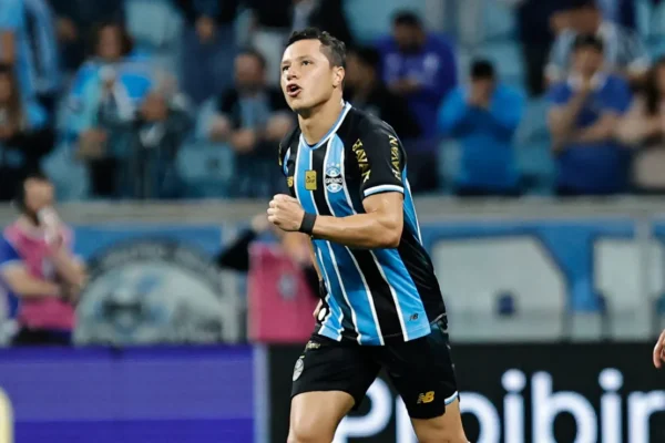 Grêmio vence Athletico-PR com gol de Marlon e respira fora do Z-4