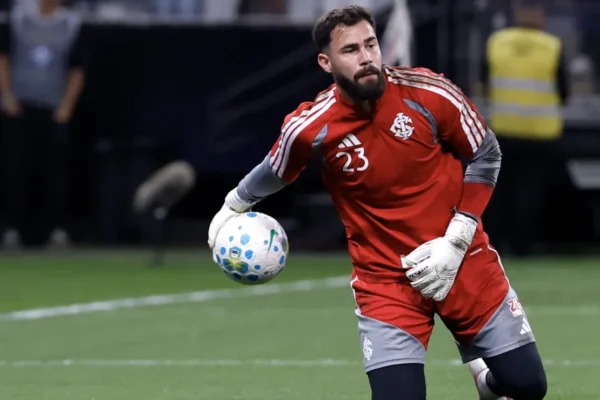 Matheus Cunha é expulso e Inter fica com um a menos contra o Mirassol