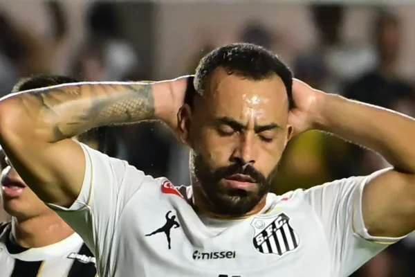 Moisés e Miguelito: os ‘esquecidos’ de Cuca que vão apagar no Santos
