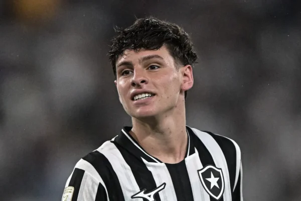 Montoro volta aos treinos e pode reforçar o Botafogo contra o Coritiba