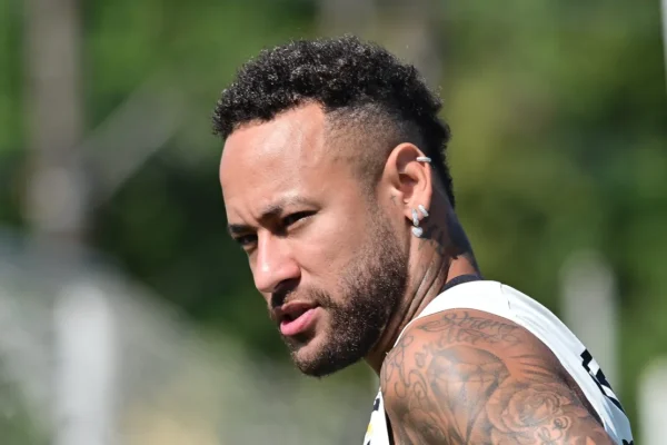 Neymar avança em recuperação e Santos ganha reforços para o fim do Brasileirão