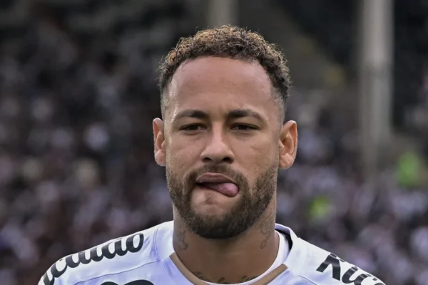 Neymar exalta Paredes e torcida vê recado ao Vasco após eliminação
