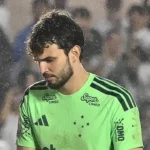 Cruzeiro leva 3 gols em 30 minutos e vê Bragantino brilhar com Volpi