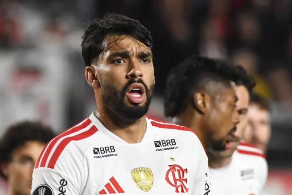 Paquetá se defende de possível expulsão: ‘Protegi a bola, sem maldade’