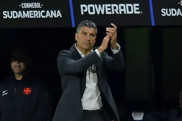 Vasco x Boca: desfalques no ataque e escalação definida para decisão