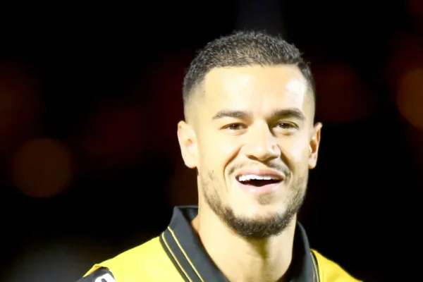Cuca acerta: Coutinho titular e Neymar no banco contra o Flamengo