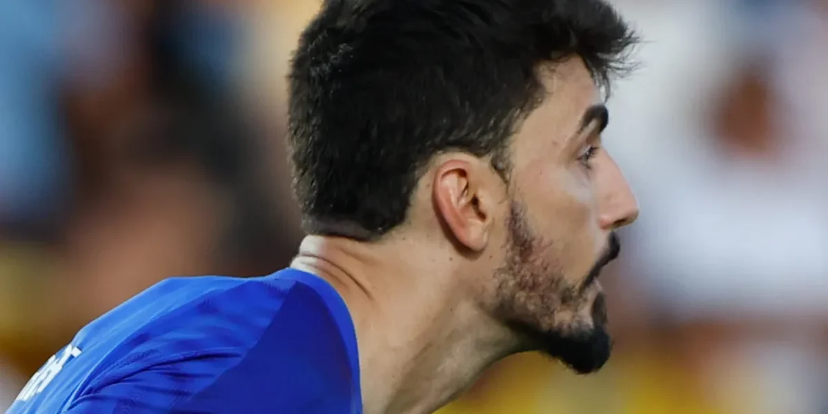 Rafael brilha, evita goleada e cala críticos do ‘nota 6’