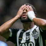 Renan Lodi assume pênalti e Flamengo retoma liderança do Brasileirão