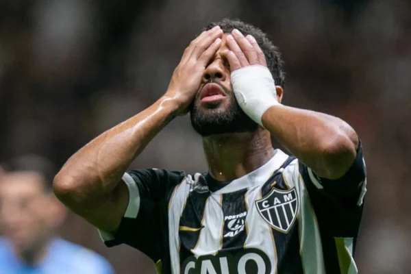 Renan Lodi assume pênalti e Flamengo retoma liderança do Brasileirão