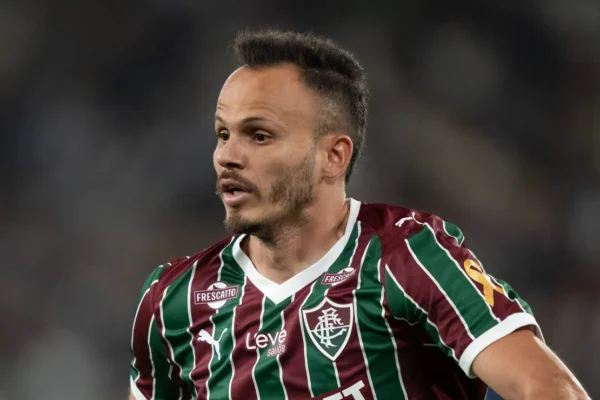 Renê sente tornozelo e vira dúvida no Fluminense para pegar o Coritiba