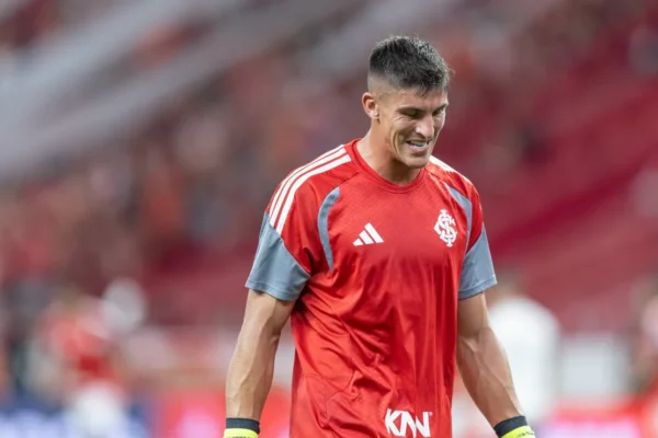 Rochet ignora pedido do Inter e agrava lesão após Copa do Mundo