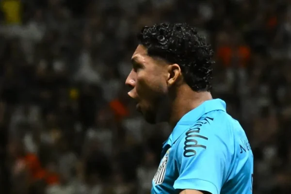 Rony falha de novo e Santos precisa negociá-lo em 2027