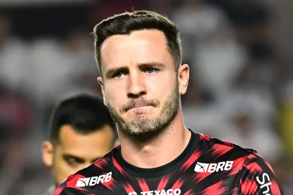 Saul desfalca o Flamengo de última hora por dores na coxa
