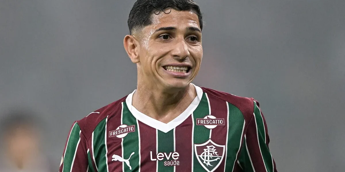 Savarino brilha com hat-trick e corre por espaço no Fla-Flu