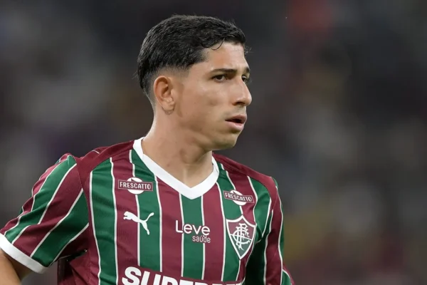 CBF admite falhas no Fla-Flu: pênalti em Savarino e expulsão de Pulgar ignorados