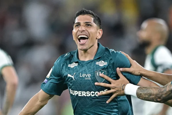 Savarino brilha com hat-trick e Fluminense assume 3º lugar no Brasileirão