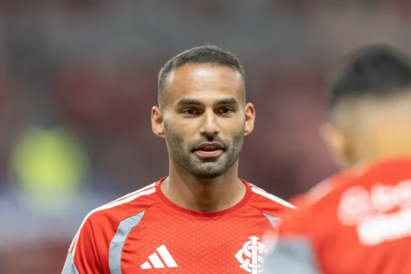 Eduardo Baptista resgata esquecidos e arma Inter diferente contra Corinthians