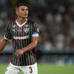 Thiago Silva encara grama sintética e reforça Fluminense contra Palmeiras