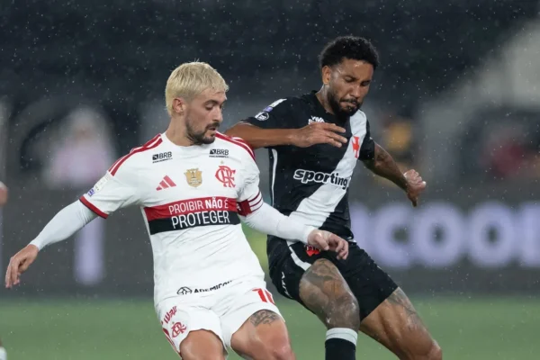 Vasco poupa titulares, leva 4 a 1 do Flamengo e liga o alerta