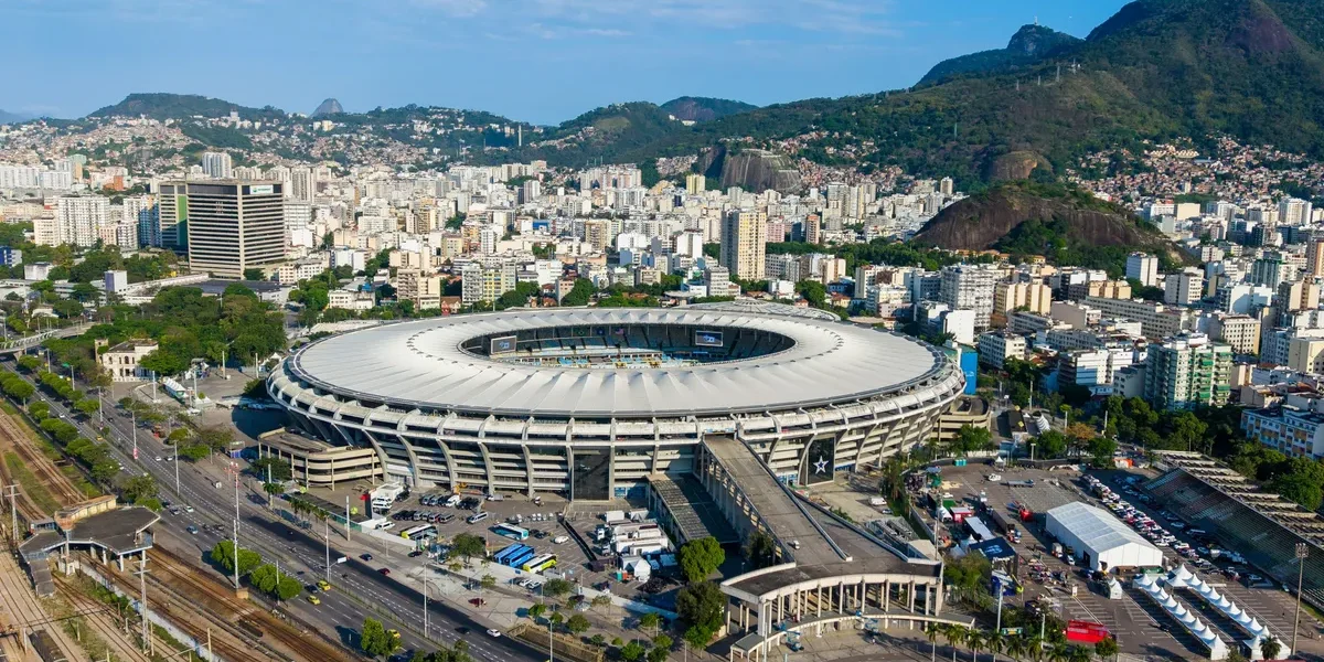 Adesivos políticos em estádios do Rio: regras divergem e torcedores reclamam