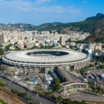 Adesivos políticos em estádios do Rio: regras divergem e torcedores reclamam