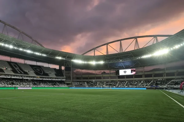 Vasco define Nilton Santos para clássico contra o Flamengo
