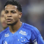 Artur Jorge perde a paciência com Wesley em vitória do Cruzeiro