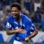 Cruzeiro bate São Paulo e Zé Lucas marca 1º gol como profissional