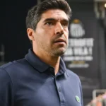 Abel detona gramado da Vila Belmiro após empate: “Lamentável”
